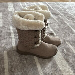 Cozy Brown Fur-Lined Women's Boots